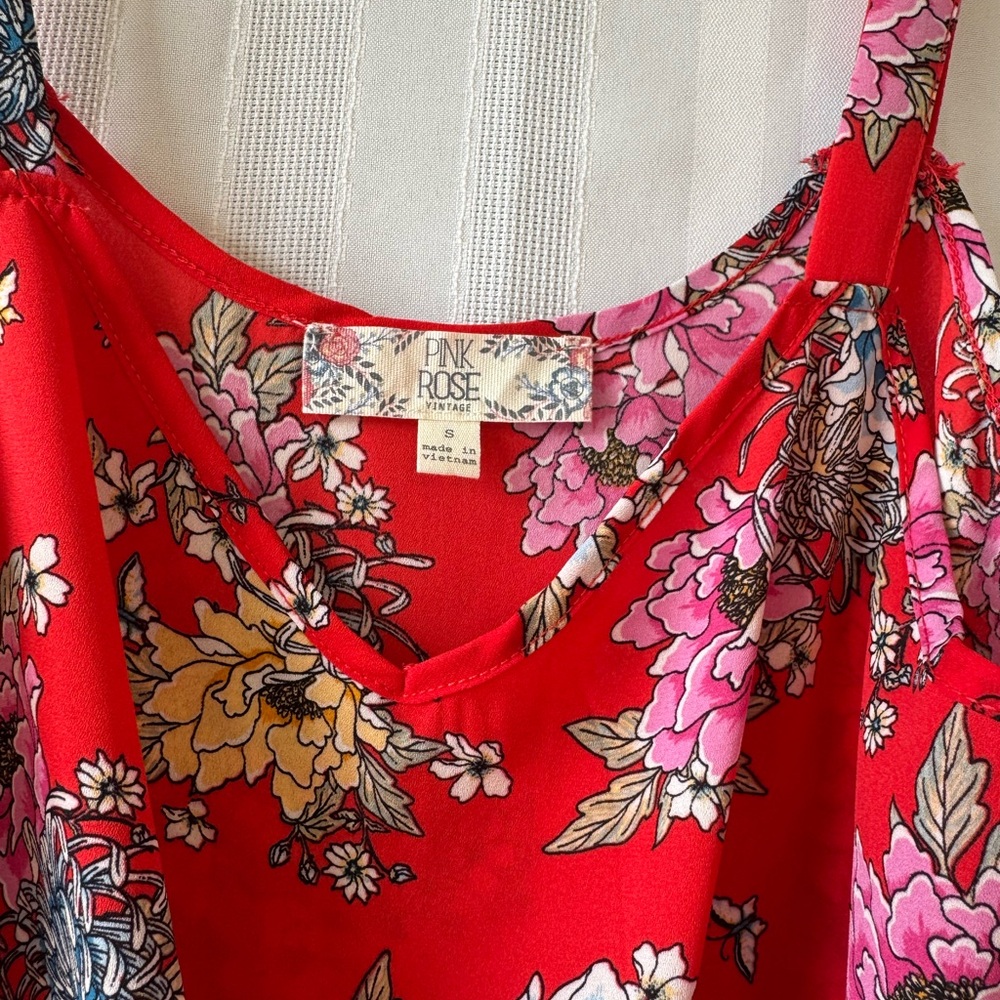 Pink Rose Blouse Women's Size S Sleeveless Red Floral Wrap Style V Neckline Top - Picture 3 of 5